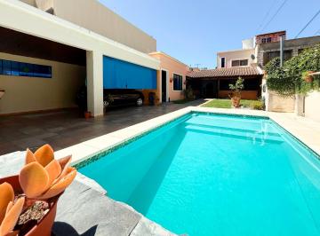 Casa · 190m² · 6 Ambientes · 2 Cocheras · Venta/permuta - Casa de 2 Dorm. con Pileta. Granadero Baigorria.