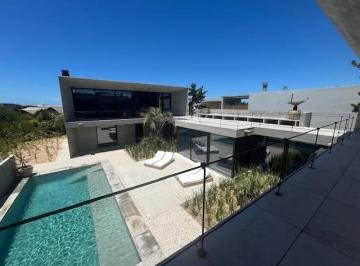 Casa · 375m² · 4 Ambientes · Casa en Alquiler Temporal en Club de Mar