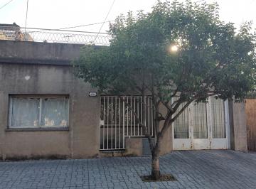 PH de 3 ambientes, La Matanza · PH de 3 Ambientes por Pasillo con Patio