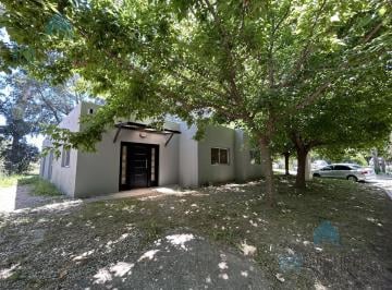 Casa · 150m² · 4 Ambientes · 1 Cochera · Casa en Barrio Las Orquideas