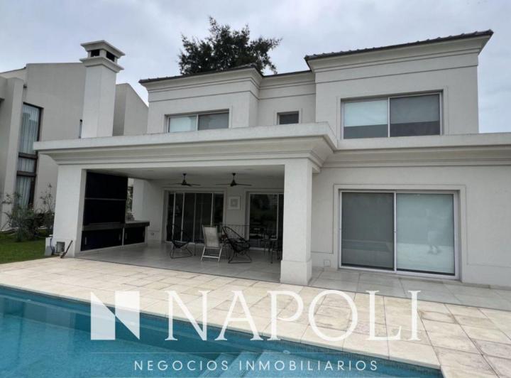 Casa · 276m² · 5 Ambientes · 2 Cocheras