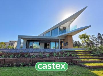 Casa · 298m² · 6 Ambientes · 2 Cocheras · Casa con Amarra en Venta en El Yacht, Nordelta