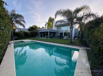 Casa · 310m² · 5 Ambientes · 2 Cocheras · Casa en Venta - Fincas de Iraola Dos