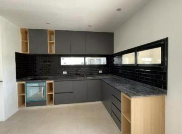 Casa · 172m² · 5 Ambientes · 2 Cocheras · Casa en Barrio Pilar del Este - Santa Elena en Venta!