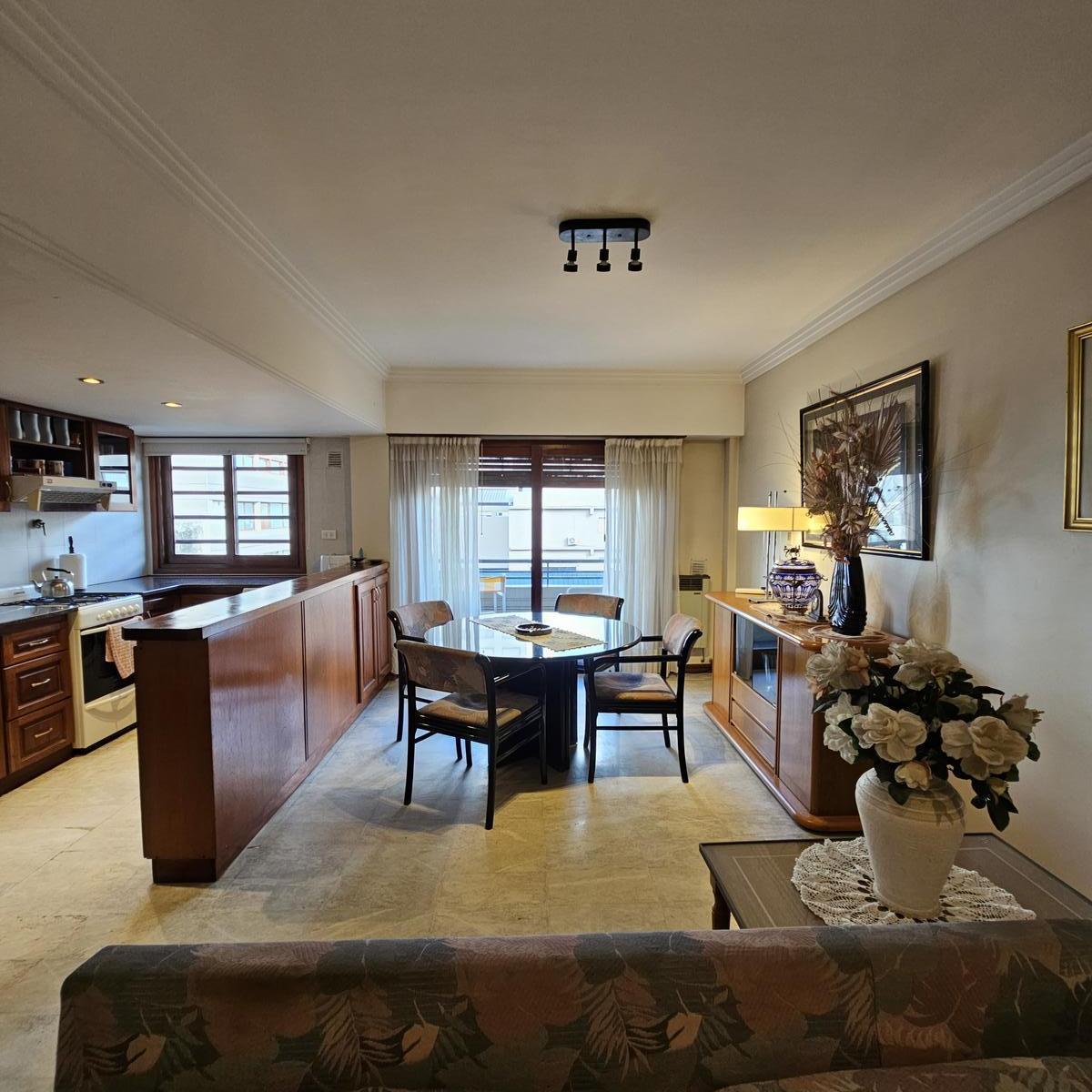 Departamento 3 ambientes-2 dormitorios -baño completo-amplio living comedor con cocina semi integrada -balcon al frente con vista lateral al mar-balcon al contrafrente-consultar