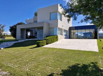 Casa · 320m² · 5 Ambientes · 2 Cocheras · Casa en Venta Potrero de Garay, Puerto del Aguila. Amoblada. 320 m²