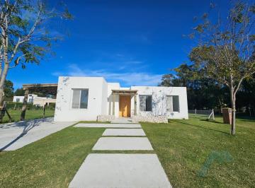 Casa · 140m² · 5 Ambientes · 2 Cocheras · Casa en Venta 5 Ambientes - Barrio Cerrado Santo Tomás - Pilar - Posibilidad de Financiación