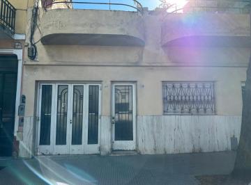 PH de 5 ambientes, Pompeya · PH Tipo Casa Al Frente