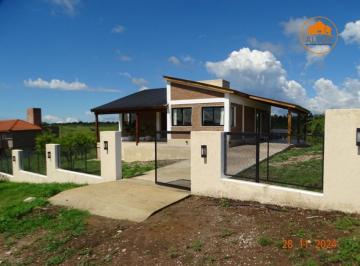 Casa · 126m² · 6 Ambientes · 5 Cocheras · Potrero de Garay - Casa Muy Luminosa y Amplia a Estrenar - Terreno 1.224 m² - Dos Dorm. - Tres Baños - Ga