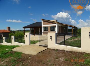 Casa · 126m² · 6 Ambientes · 5 Cocheras · Potrero de Garay - Casa Muy Luminosa y Amplia a Estrenar - Terreno 1.224 m² - Dos Dorm. - Tres Baños - Ga