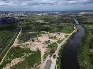 Terreno · 2100m² · Parque Ind - Log a 900 Mt de Panamericana Altura Calle Uruguay (S. Isidro) Frente Carrefour Soleil