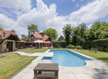 Casa · 360m² · 7 Ambientes · 3 Cocheras · Casa en El Paraiso!