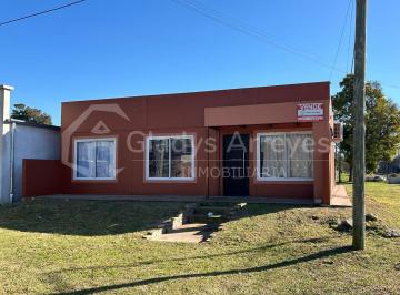 Casa de 4 ambientes, Punta Indio · Casa en Esquina 18 y 29 de Verónica, Partido de Punta Indio.