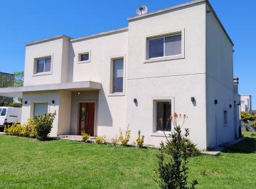 Casa de 5 ambientes, Pilar · Alquiler Casa en Lote Central en Barrio Santa Guadalupe, Pilar del Este.