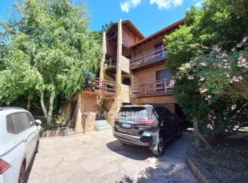 Casa · 330m² · 5 Ambientes · 2 Cocheras · Imponente Casa en Venta Frente Al Golf Pinamar