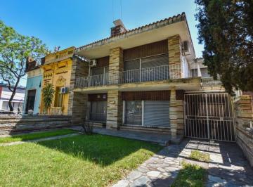 Casa · 247m² · 5 Ambientes · Venta Casa en Alberdi 3 Dorm. Sobre Bv Rondeau