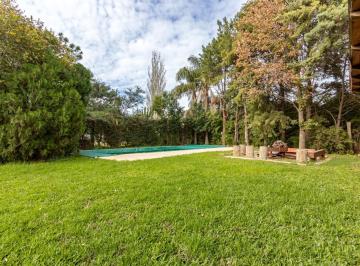 Casa · 120m² · 4 Ambientes · Venta Casa 2 Dorm. con Pileta y Gran Jardin en Funes