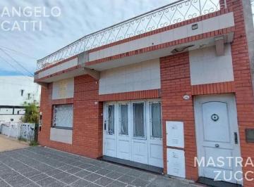 PH · 240m² · 8 Ambientes · Amplio PH de 4 Ambientes Acceso por Pasillo