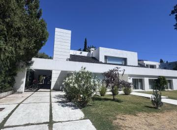 Casa · 400m² · 9 Ambientes · 3 Cocheras · Casa - Tortuguitas