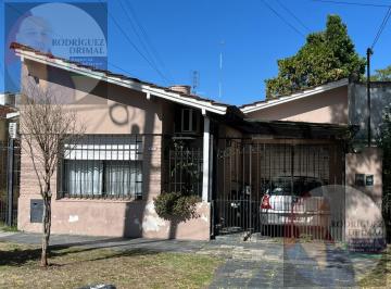 Casa · 63m² · 3 Ambientes · 1 Cochera · Casa de 2 Dorm. y Cochera!