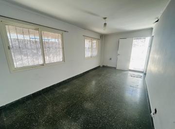 Casa · 50m² · 2 Ambientes · 2 Cocheras · Casa Al Fondo Entrada Independiente - Cochera Cubierta Para 2 Autos