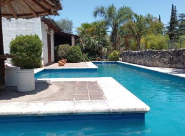 Casa · 233m² · 4 Ambientes · 2 Cocheras · Casa con 3 Dorm. Escritorio | Gran Parque con Piscina