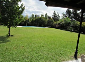 Casa · 126m² · 7 Ambientes · 1 Cochera · 3 Dorm. y Area de Servicio. Lote Interno.