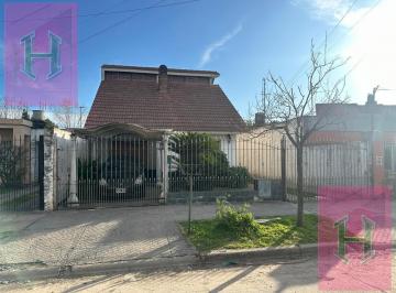Casa · 130m² · 3 Ambientes · 1 Cochera · Casa en Monte Grande