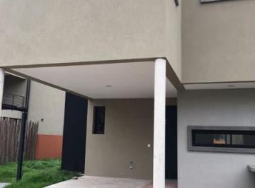 Casa · 107m² · 4 Ambientes · 1 Cochera · Venta de Duplex con Jardin en Espacio Las Cavas, Canning