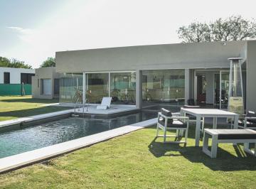 Casa de 5 ambientes, Malagueño · Venta Casa de Categoría Tres Dorm. en Causana Villa Carlos Paz