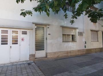 Casa de 5 ambientes, La Plata · Venta de Casa a Remodelar - Acepta Permuta