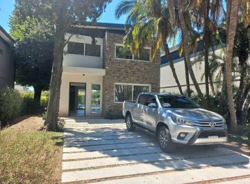 Casa · 172m² · 4 Ambientes · 4 Cocheras · Casa en Venta en Villa Elvira - Pacheco a Estrenar!