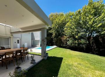 Casa · 350m² · 4 Ambientes · 2 Cocheras · Alquiler Arenas del Sur - Exclusiva Casa 4 Dorm. Parque y Piscina