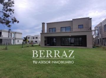 Casa · 302m² · 6 Ambientes · 1 Cochera · Casa Alquiler 6 Ambientes en Laguna Grande Villanueva Lote de 630 m²
