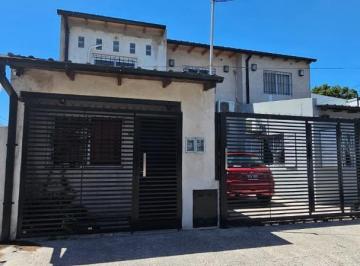 Casa · 220m² · 5 Ambientes · 1 Cochera · Casa Ideal Para Varias Familias