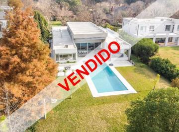 Casa · 350m² · 3 Dormitorios · 2 Cocheras · Teresa Urdapilleta Propiedades