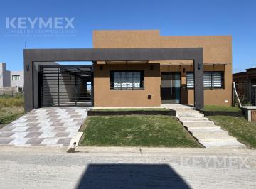 Casa · 110m² · 4 Ambientes · 3 Cocheras · Venta de Casa en Lomadas de Capilla