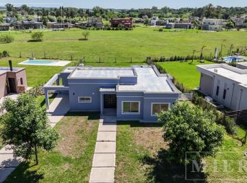Casa · 155m² · 4 Ambientes · 2 Cocheras · Casa en Venta Sobre Lote Interno en Área 1 San Sebastián
