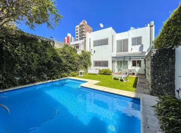 Casa · 300m² · 9 Ambientes · Casa 3 Dorm. en Barrio Lourdes - Jardin - Piscina - Parque Independencia