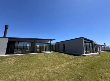 Casa · 192m² · 4 Dormitorios · 1 Cochera · Venta - Casa 4 Dormotorios 3 Baños - Puerto del Aguila - Potrero de Garay