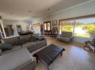 Casa · 410m² · 6 Ambientes · 3 Cocheras · Casa en Venta 8 Ambientes Estancia Las Lilas