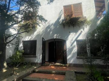 Casa · 450m² · 6 Ambientes · 2 Cocheras · Casa Racionalista 5 Ambientes en La Mejor Zona de La Lucila