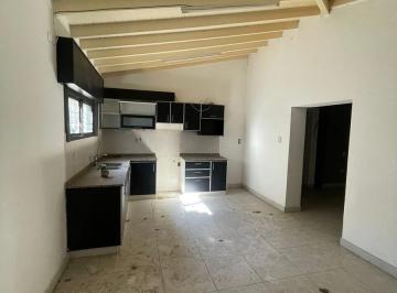 Casa · 74m² · 3 Ambientes · 1 Cochera · PH 3 Ambientes en Venta – Villa Insuperable – Muy Buen Estado