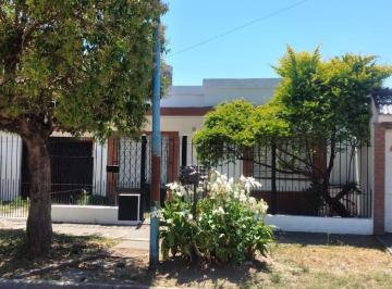 Casa de 3 ambientes, Quilmes · Venta Casa de 3 Ambientes, con Patio y Garaje