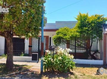 Casa de 3 ambientes, Quilmes · Venta Casa de 3 Ambientes, con Patio y Garaje
