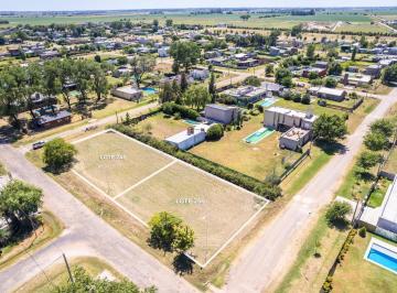 Terreno · 1610m² · Venta - Lote de Esquina con Doble Orientación de 1610 m² Frente Sur - Funes Town.