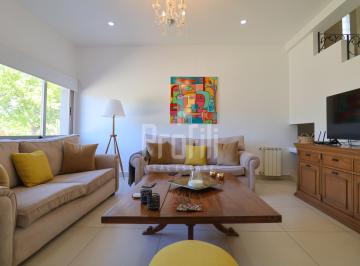 Casa de 4 ambientes, Neuquén · Profili Real Estate Vende Casa Impecable en Barrio Comahue Golf Club!