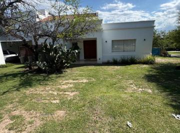 Casa · 300m² · 7 Ambientes · Venta de Casa en El Country Altos del Golf Villa Allende