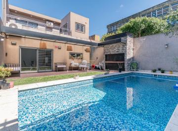 Casa · 152m² · 4 Ambientes · 2 Cocheras · Venta Casa 4 Ambientes con Jardín, Piscina y Cochera en Ramos Mejia.