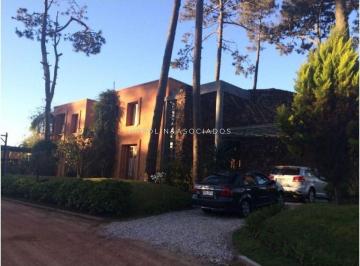 Foto1 · Casa en Venta de 5 Dorm. en Lugano, Punta del Este.